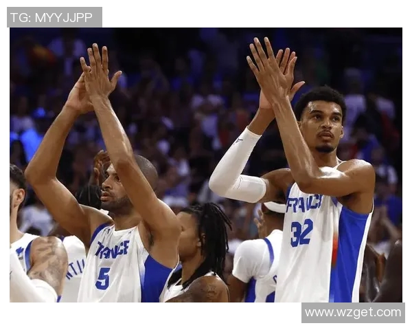 快船队前景堪忧,球迷呼吁管理层做出改变 快船队前景堪忧,球迷呼吁管理层做出改变